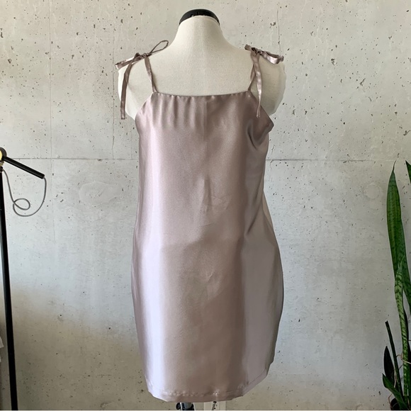 Slip on satin dress square neckline - Picture 5 of 10